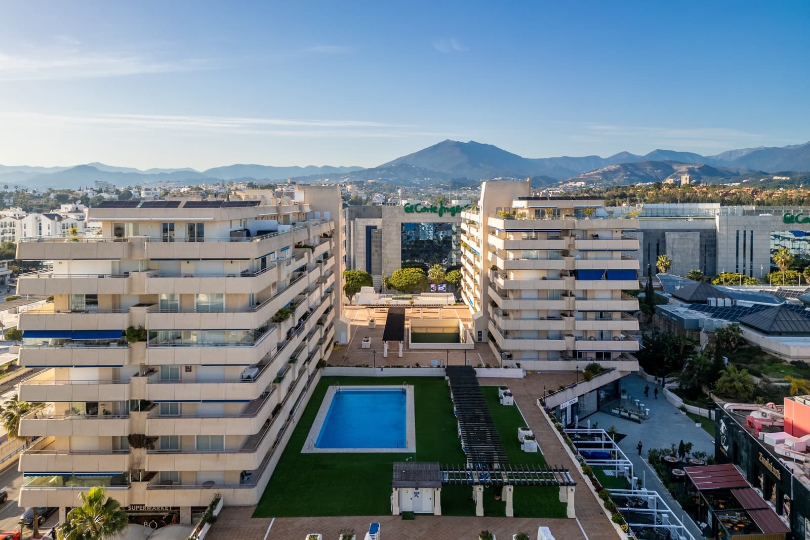 3 makuuhuone Huoneisto myytävänä paikassa Marbella mukana uima-altaan 
autotalli - 880 000 € (Ref: 9651711)