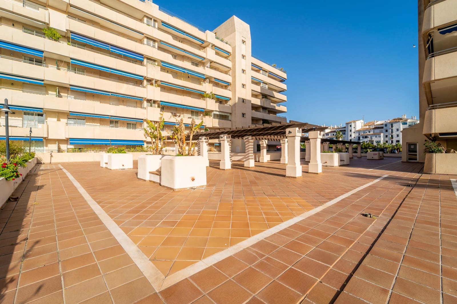 3 makuuhuone Huoneisto myytävänä paikassa Marbella mukana uima-altaan 
autotalli - 880 000 € (Ref: 9651711)