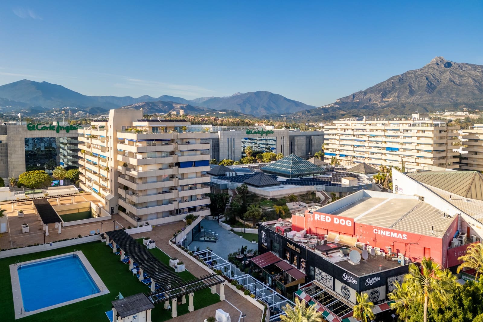 3 makuuhuone Huoneisto myytävänä paikassa Marbella mukana uima-altaan 
autotalli - 880 000 € (Ref: 9651711)
