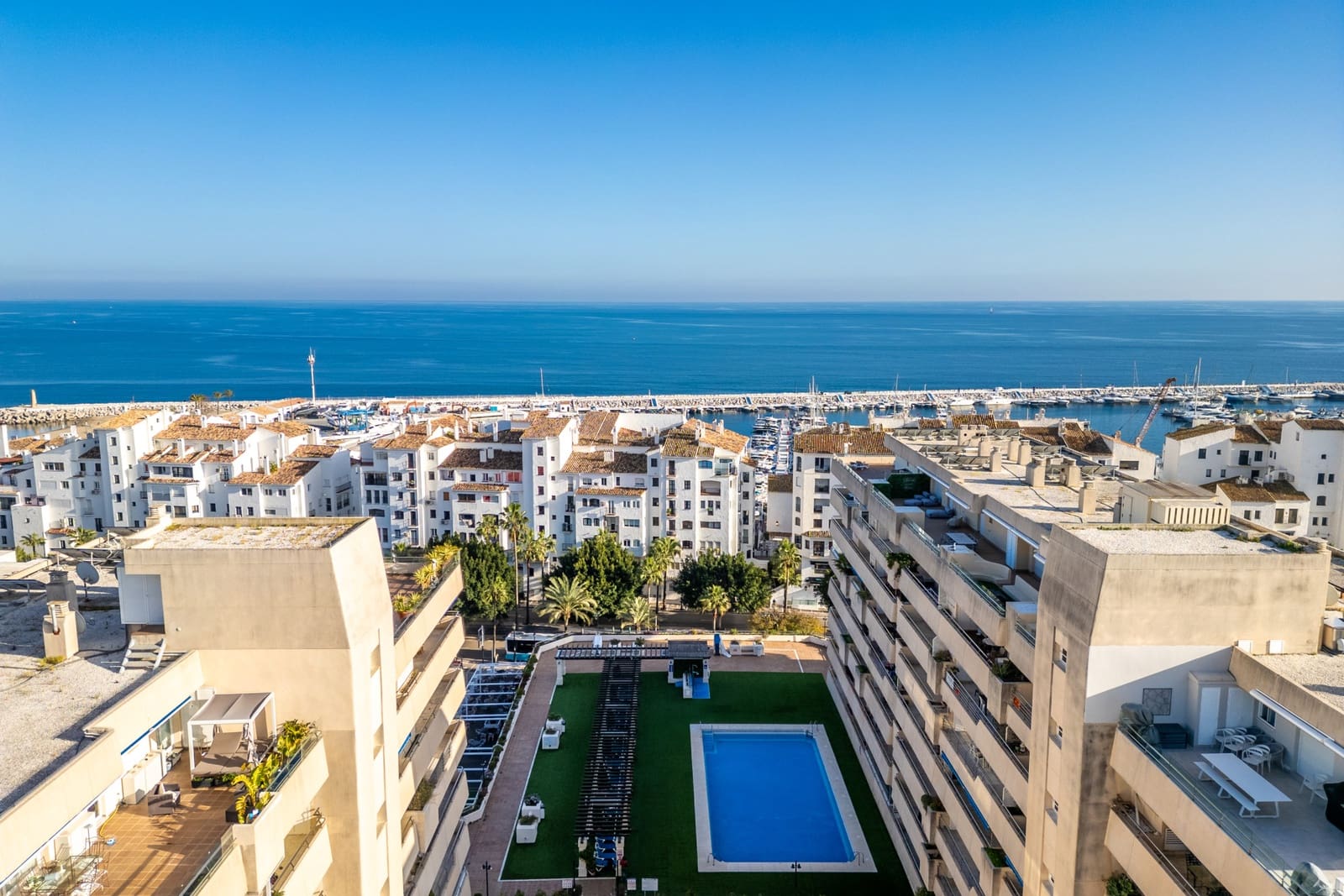 3 makuuhuone Huoneisto myytävänä paikassa Marbella mukana uima-altaan 
autotalli - 880 000 € (Ref: 9651711)