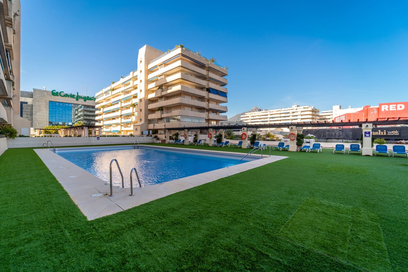 3 makuuhuone Huoneisto myytävänä paikassa Marbella mukana uima-altaan 
autotalli - 880 000 € (Ref: 9651711)