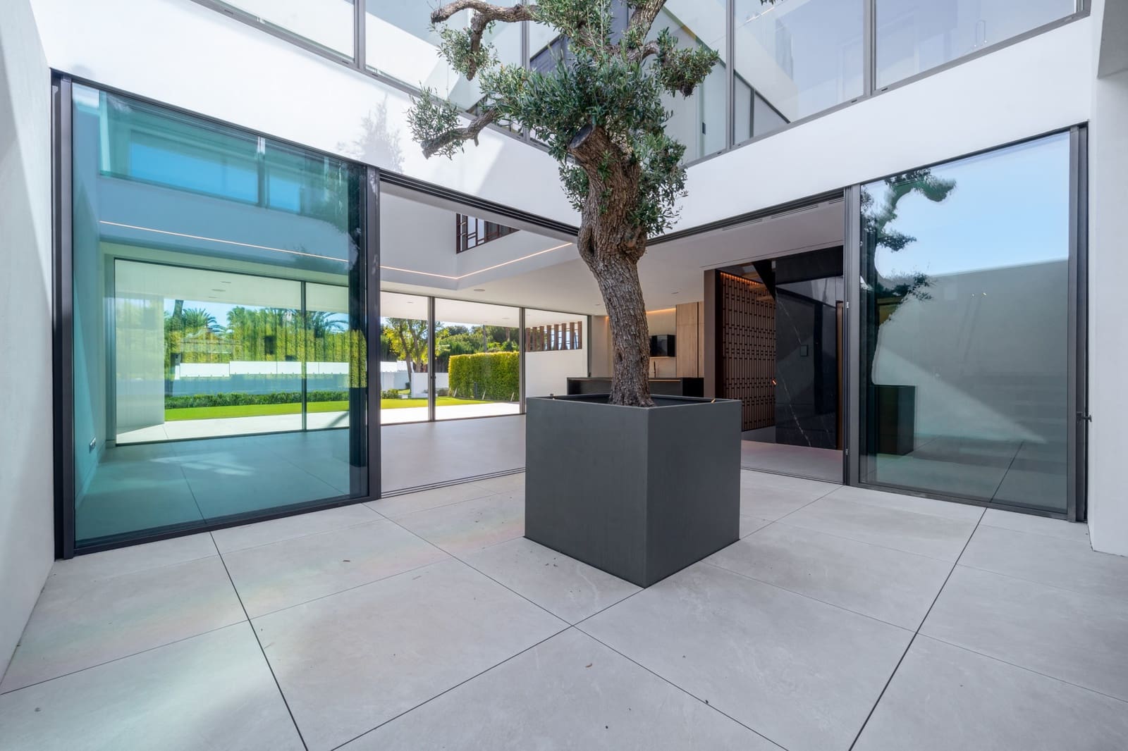 3 soveværelse Villa til salg i Marbella med swimmingpool garage - € 5.950.000 (Ref: 9655863)