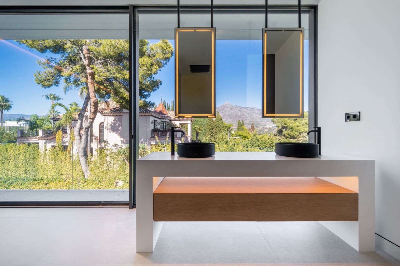 3 soveværelse Villa til salg i Marbella med swimmingpool garage - € 5.950.000 (Ref: 9655863)