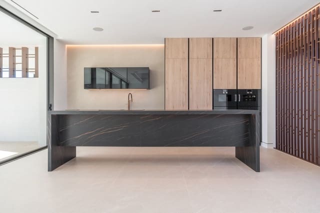 Chalet de 3 habitaciones en Marbella en venta con piscina garaje - 5.950.000 € (Ref: 9655863)