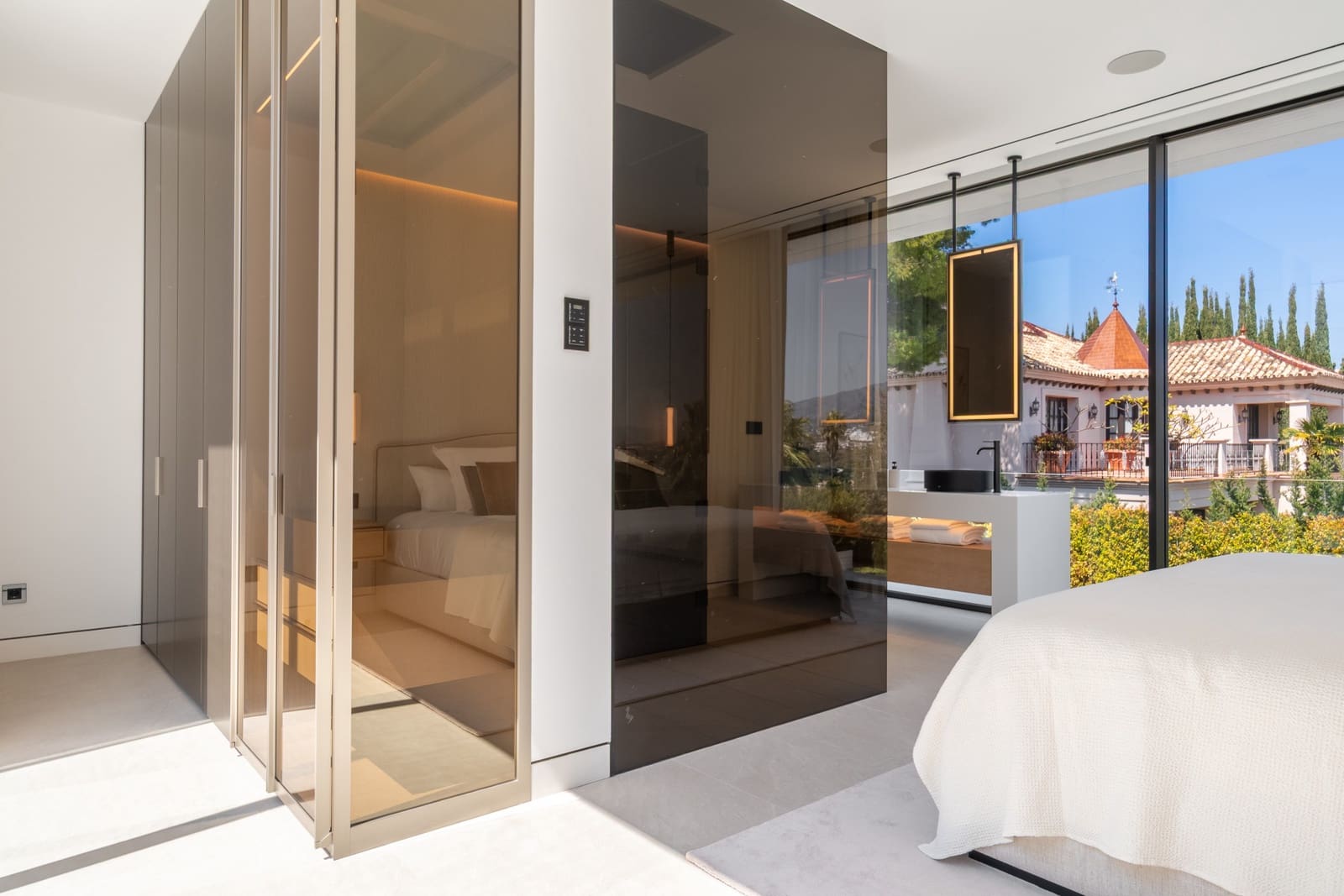 3 bedroom Villa for sale in Marbella with pool garage - € 5,950,000 (Ref: 9655863)