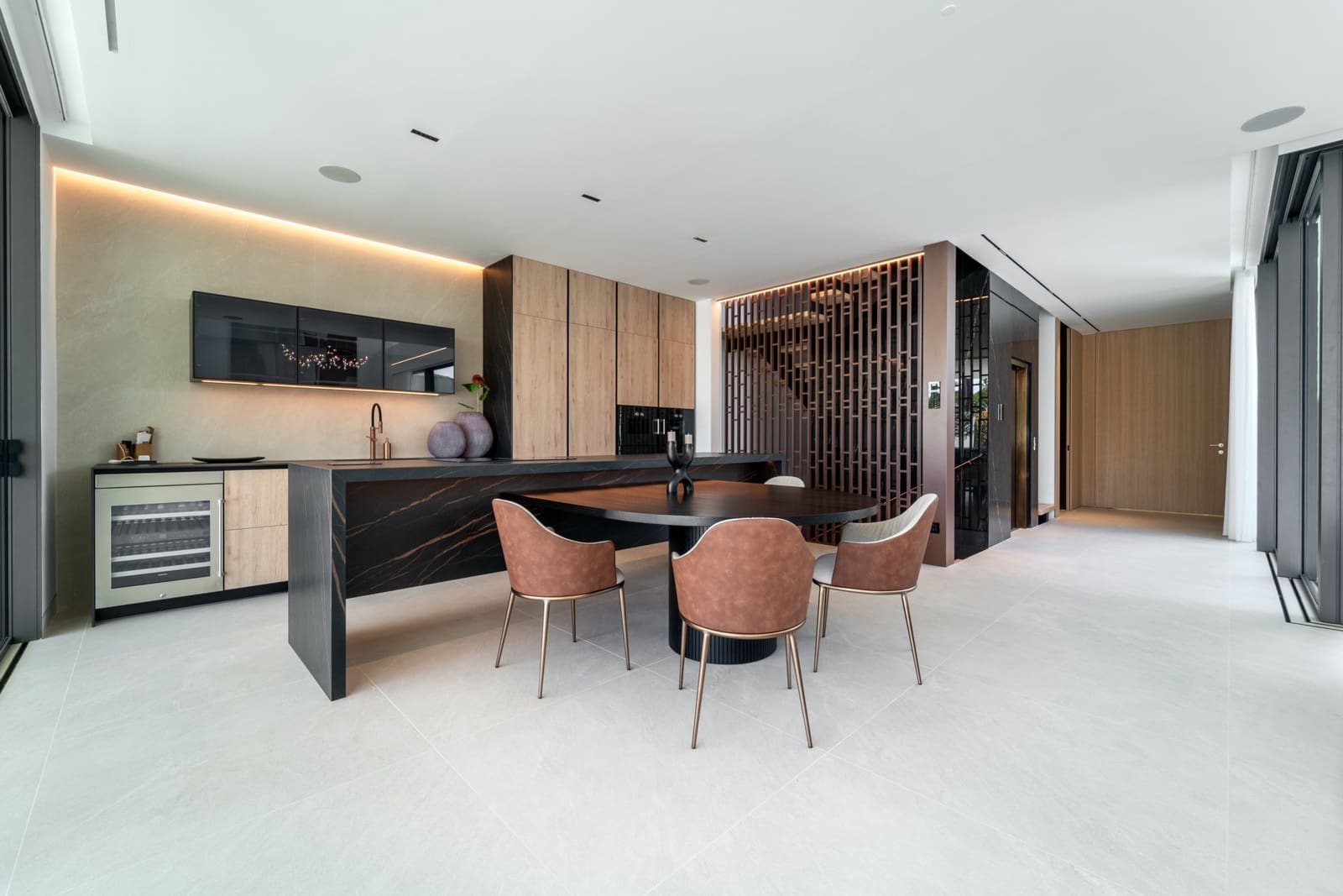 3 bedroom Villa for sale in Marbella with pool garage - € 5,950,000 (Ref: 9655863)