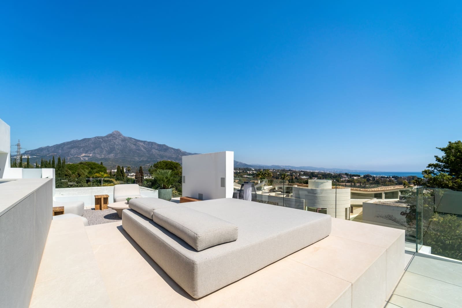 3 bedroom Villa for sale in Marbella with pool garage - € 5,950,000 (Ref: 9655863)