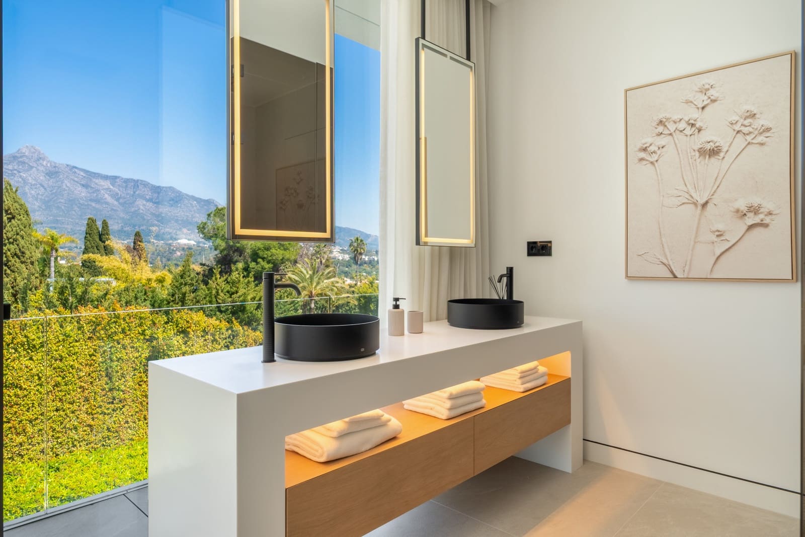 3 bedroom Villa for sale in Marbella with pool garage - € 5,950,000 (Ref: 9655863)