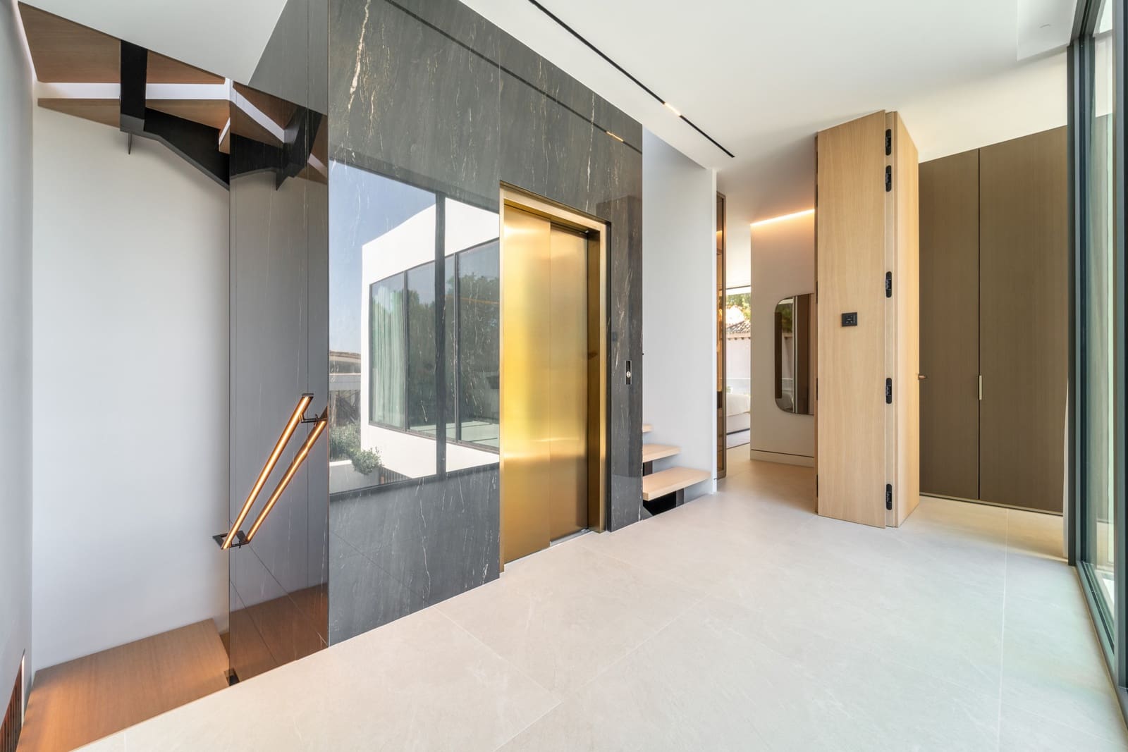 3 bedroom Villa for sale in Marbella with pool garage - € 5,950,000 (Ref: 9655863)