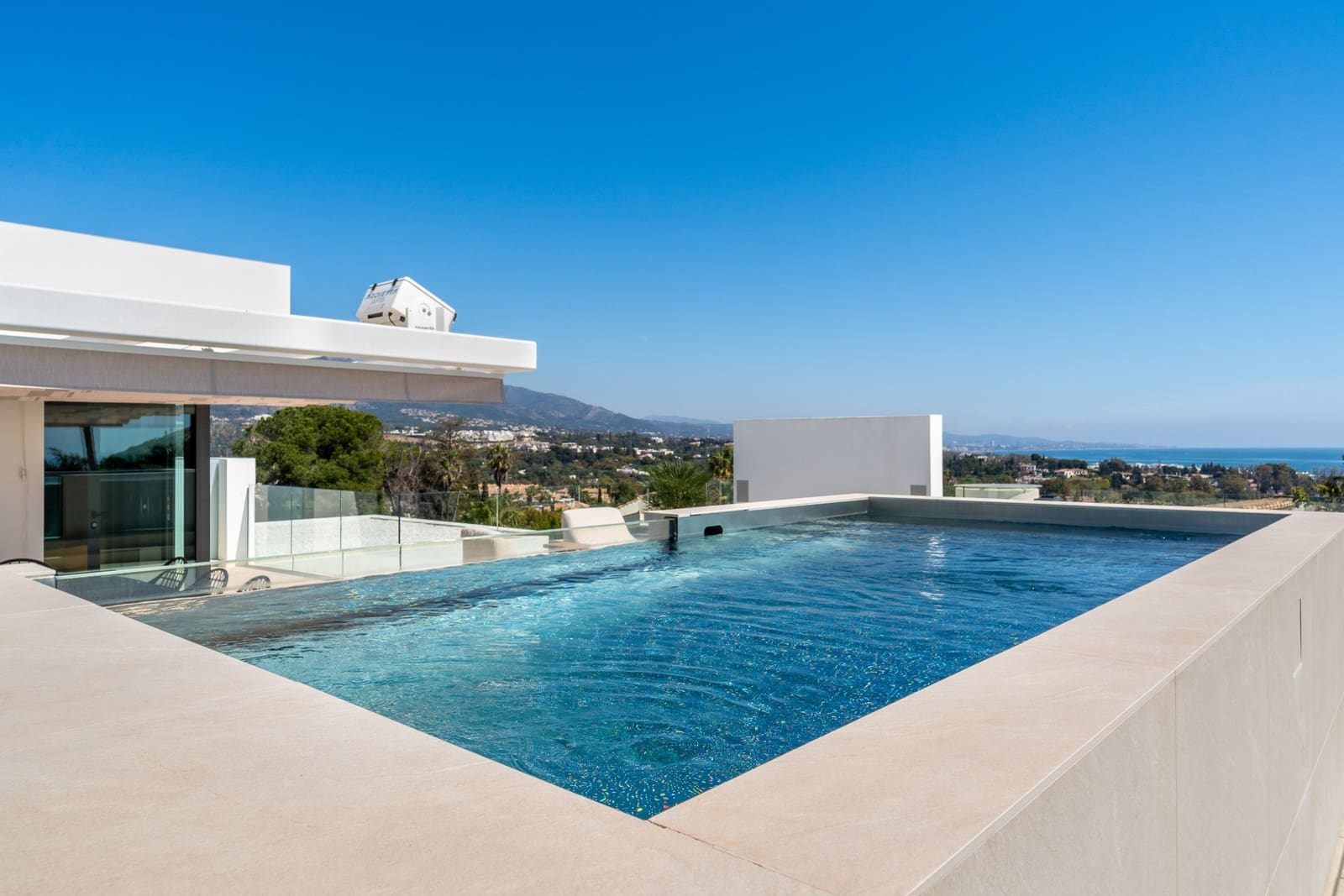 3 bedroom Villa for sale in Marbella with pool garage - € 5,950,000 (Ref: 9655863)