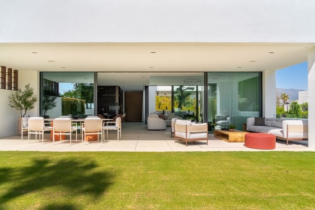 3 soveværelse Villa til salg i Marbella med swimmingpool garage - € 5.950.000 (Ref: 9655863)