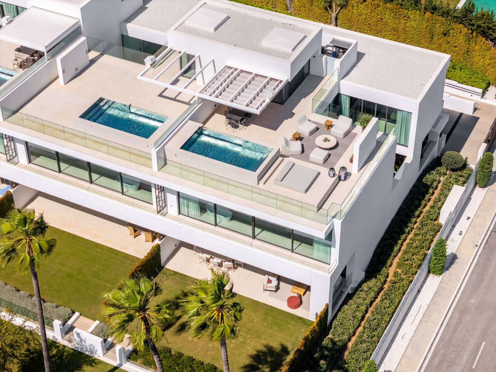 3 bedroom Villa for sale in Marbella with pool garage - € 5,950,000 (Ref: 9655863)
