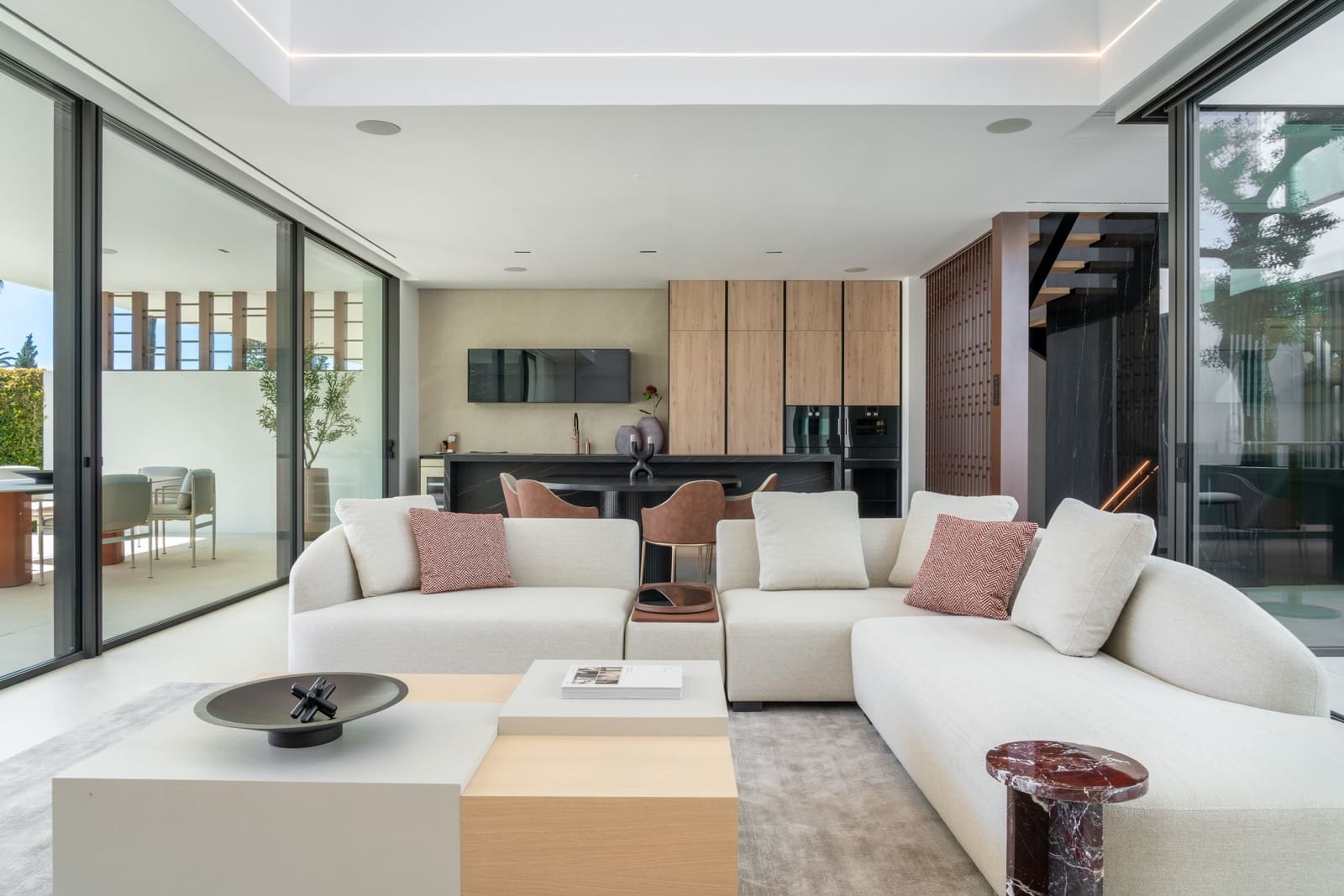 3 bedroom Villa for sale in Marbella with pool garage - € 5,950,000 (Ref: 9655863)