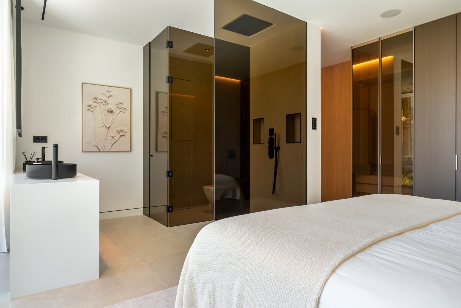 3 bedroom Villa for sale in Marbella with pool garage - € 5,950,000 (Ref: 9655863)