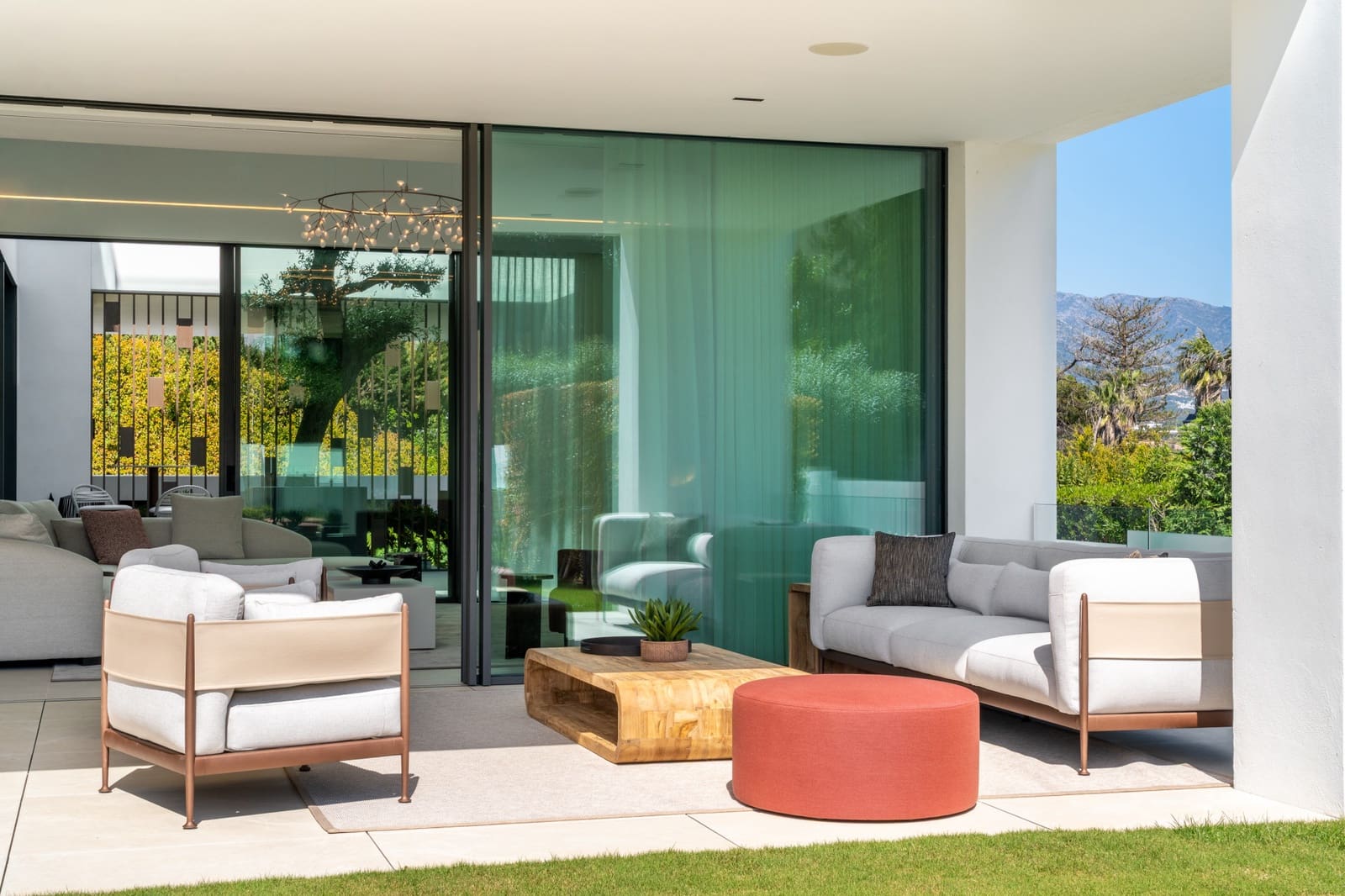 3 bedroom Villa for sale in Marbella with pool garage - € 5,950,000 (Ref: 9655863)