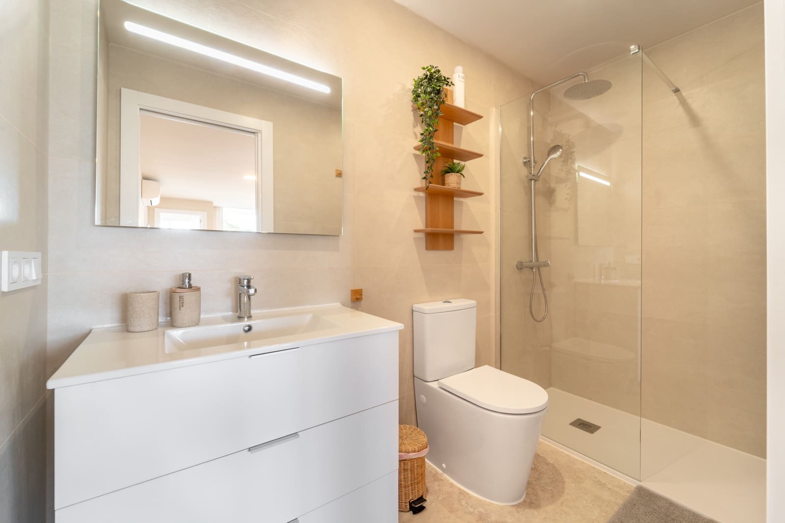 Appartement de 2 chambres à louer à Marbella avec piscine garage - 2 750 € (Ref: 9665135)