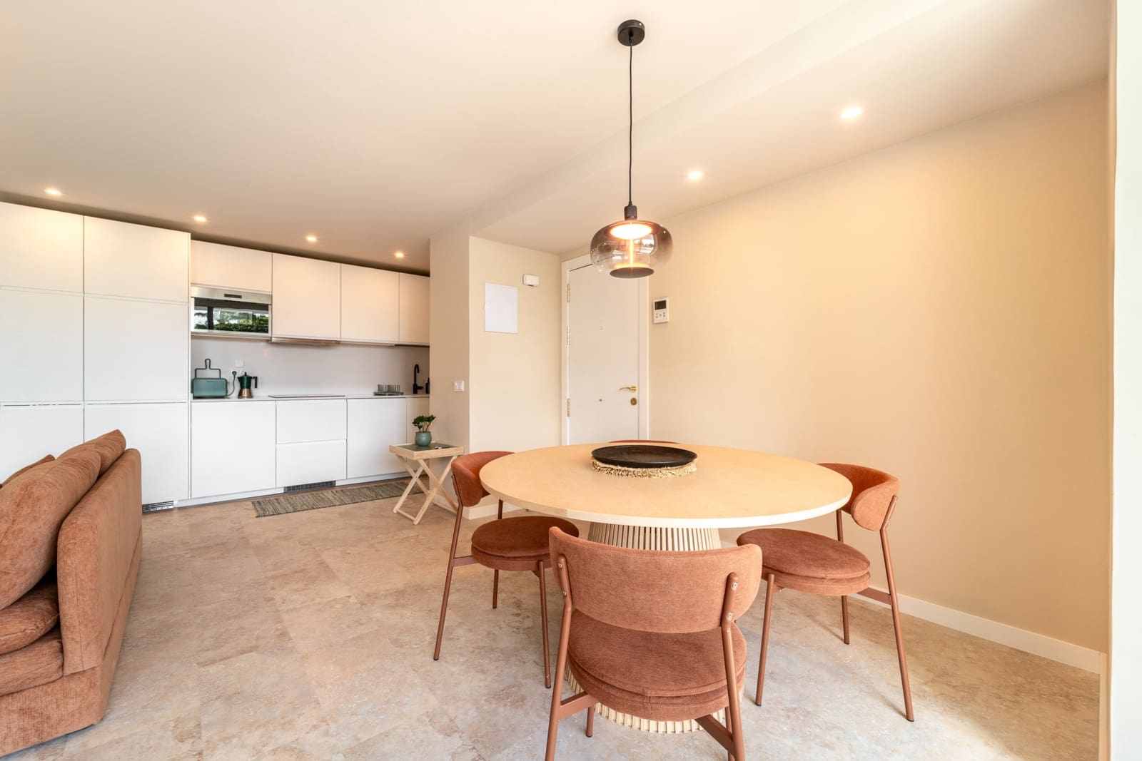 Appartement de 2 chambres à louer à Marbella avec piscine garage - 2 750 € (Ref: 9665135)