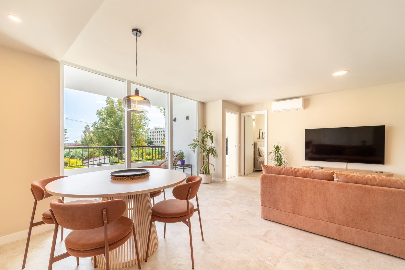 Appartement de 2 chambres à louer à Marbella avec piscine garage - 2 750 € (Ref: 9665135)