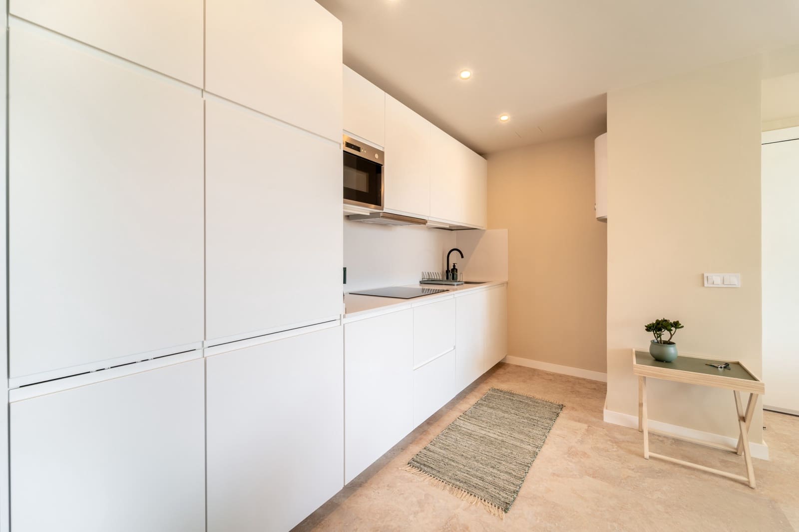 Appartement de 2 chambres à louer à Marbella avec piscine garage - 2 750 € (Ref: 9665135)