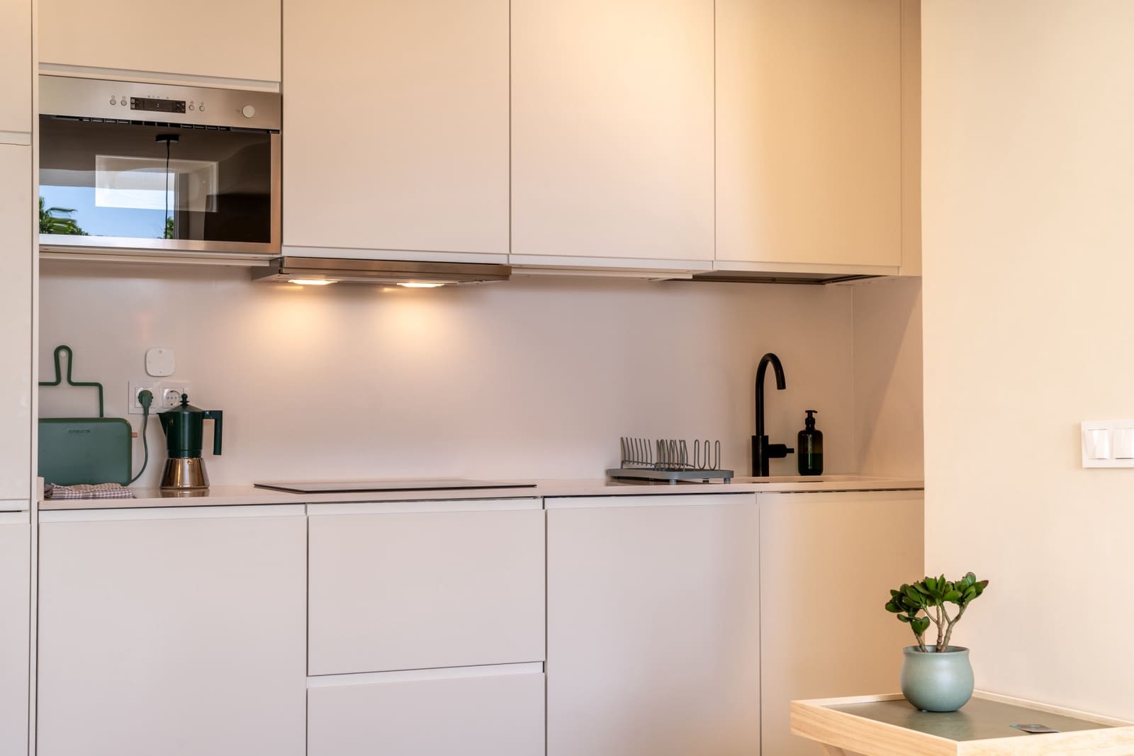 Appartement de 2 chambres à louer à Marbella avec piscine garage - 2 750 € (Ref: 9665135)