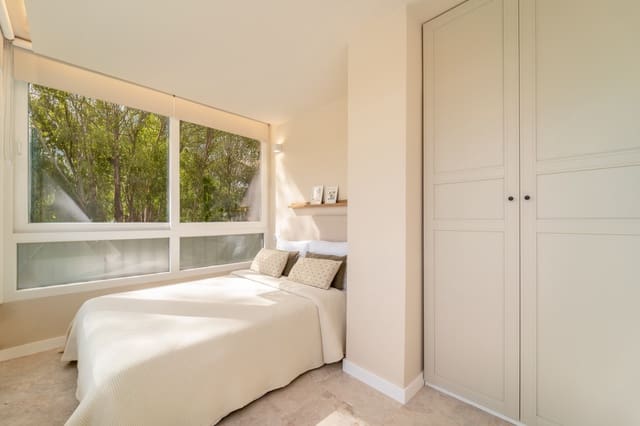 Appartement de 2 chambres à louer à Marbella avec piscine garage - 2 750 € (Ref: 9665135)