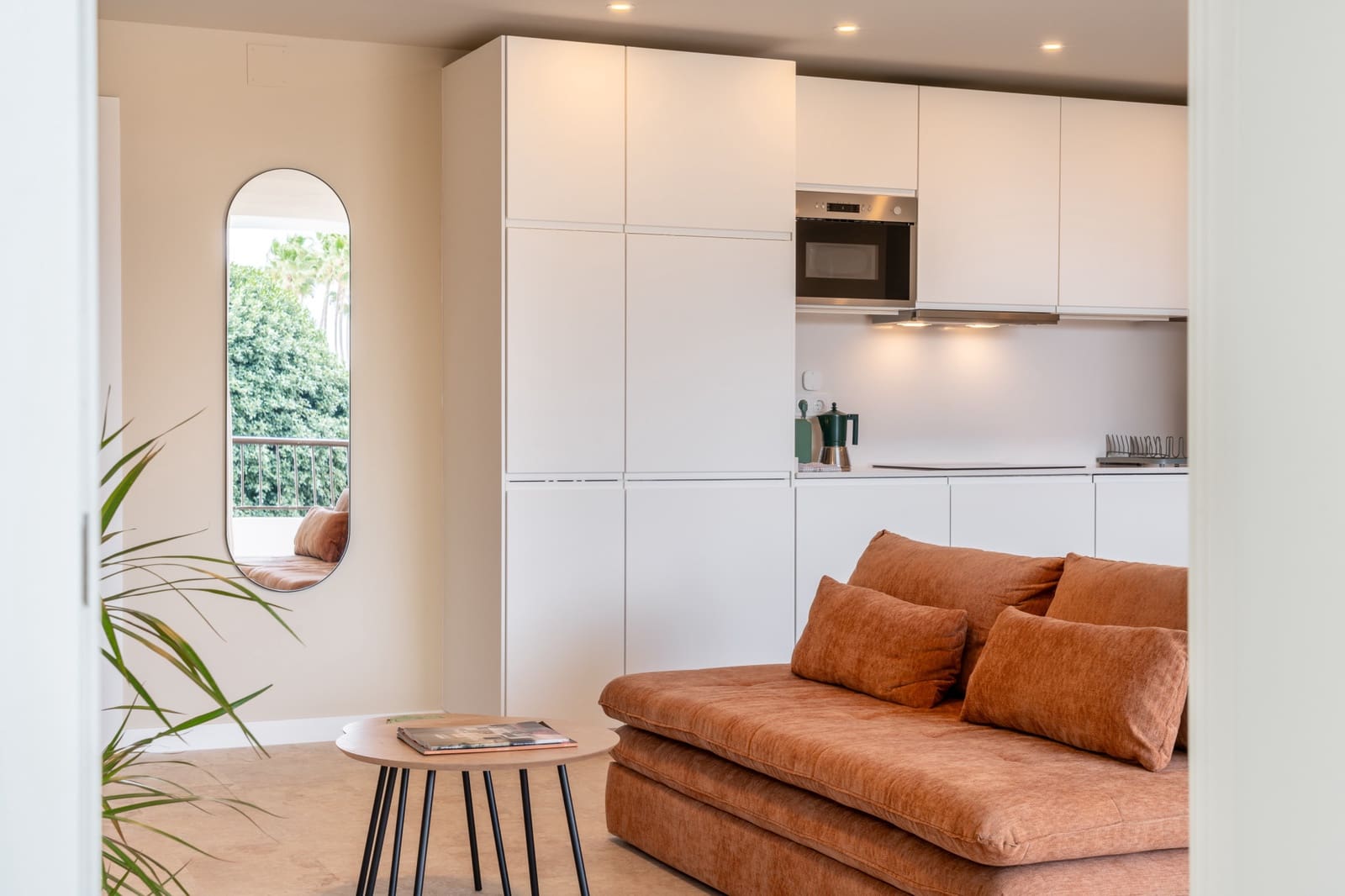 Appartement de 2 chambres à louer à Marbella avec piscine garage - 2 750 € (Ref: 9665135)