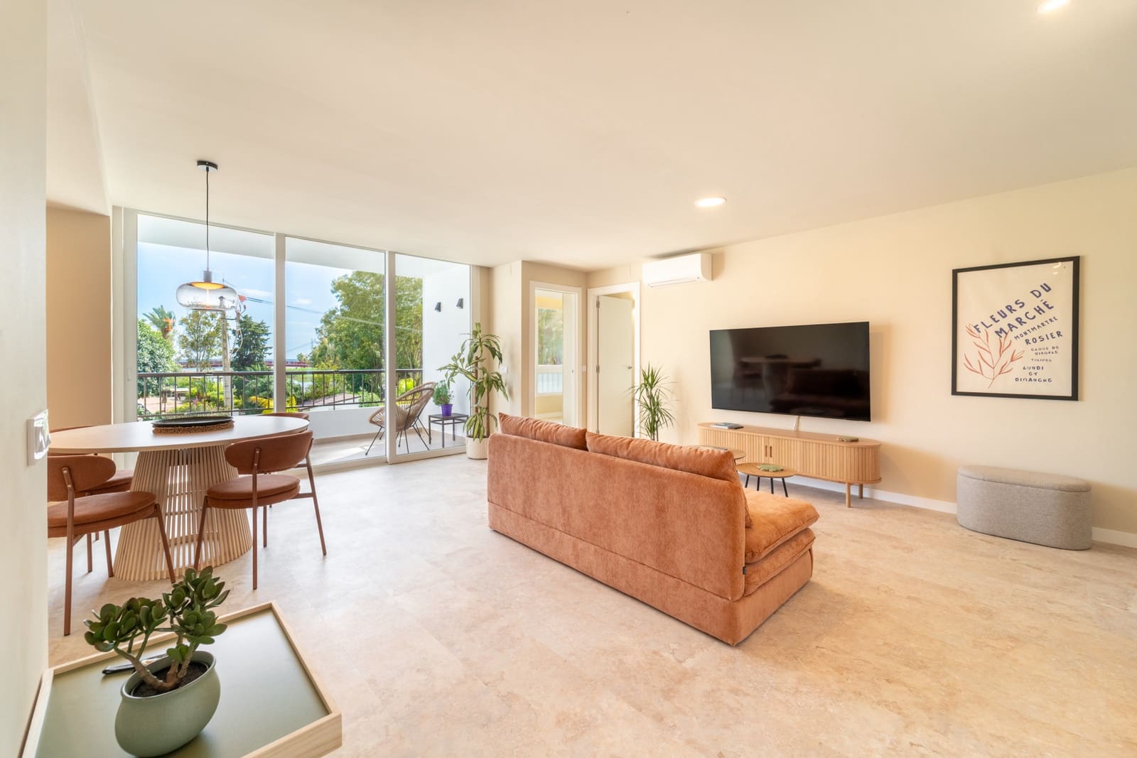 Appartement de 2 chambres à louer à Marbella avec piscine garage - 2 750 € (Ref: 9665135)