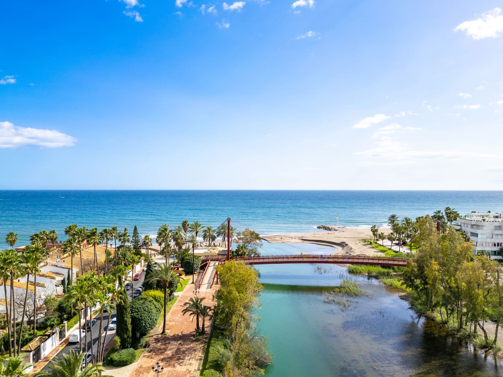 Appartement de 2 chambres à louer à Marbella avec piscine garage - 2 750 € (Ref: 9665135)