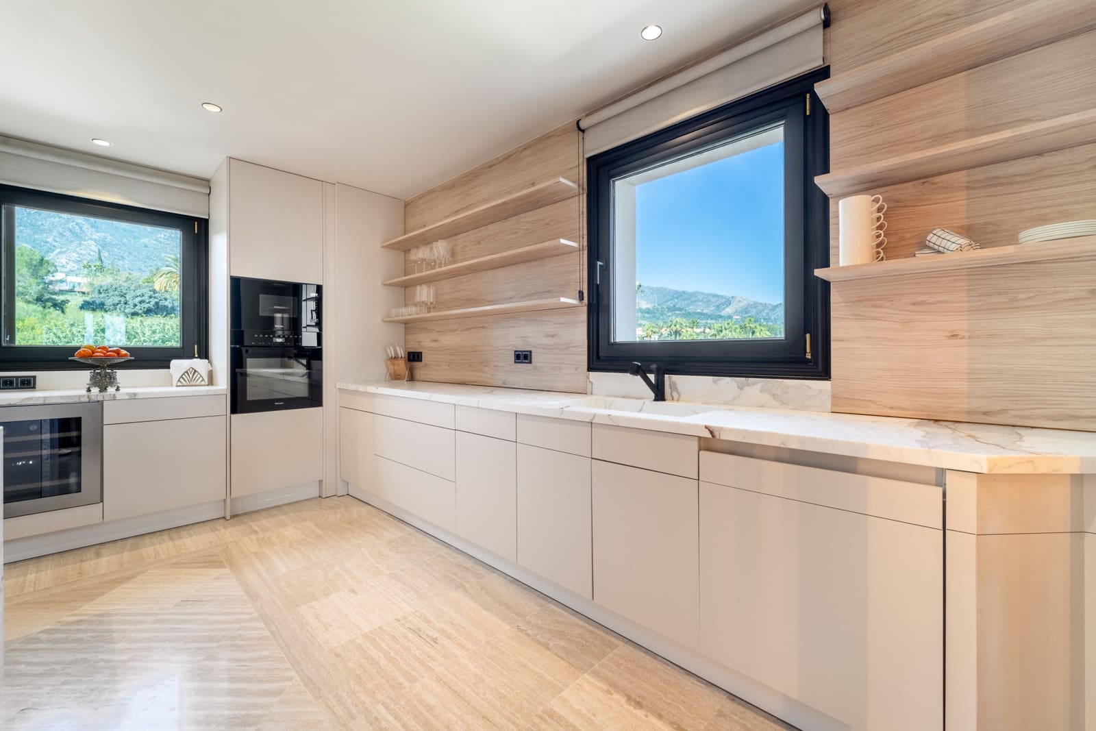 4 slaapkamer Penthouse te huur in Marbella met zwembad garage - € 18.000 (Ref: 9667178)