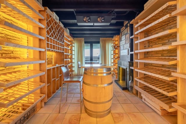 4 slaapkamer Penthouse te huur in Marbella met zwembad garage - € 18.000 (Ref: 9667178)