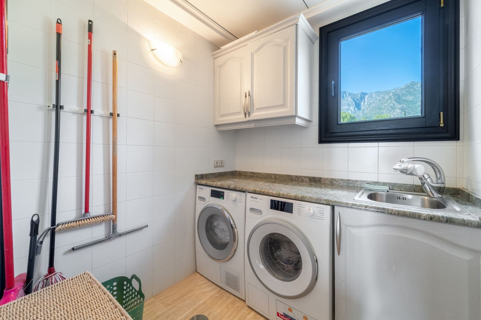 4 slaapkamer Penthouse te huur in Marbella met zwembad garage - € 18.000 (Ref: 9667178)