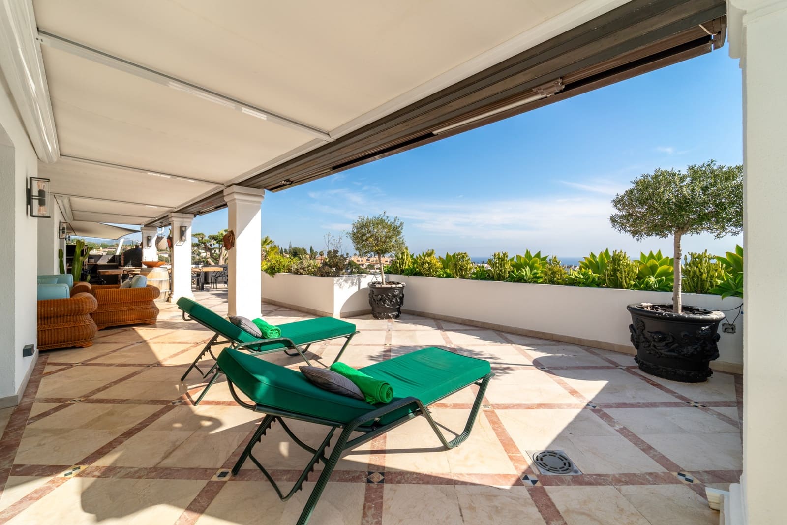 4 slaapkamer Penthouse te huur in Marbella met zwembad garage - € 18.000 (Ref: 9667178)