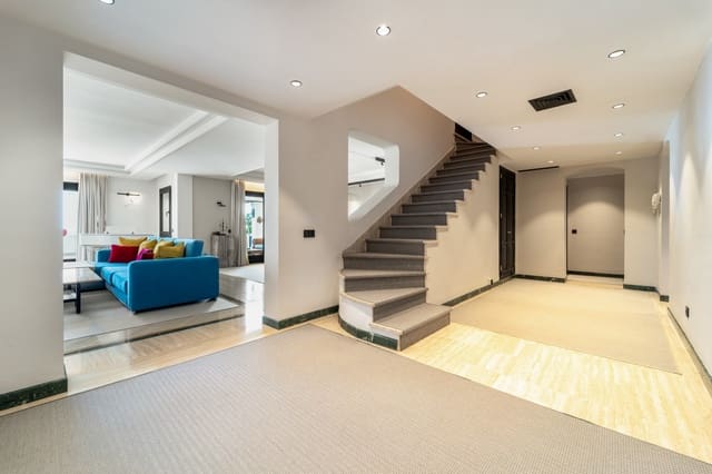 4 slaapkamer Penthouse te huur in Marbella met zwembad garage - € 18.000 (Ref: 9667178)