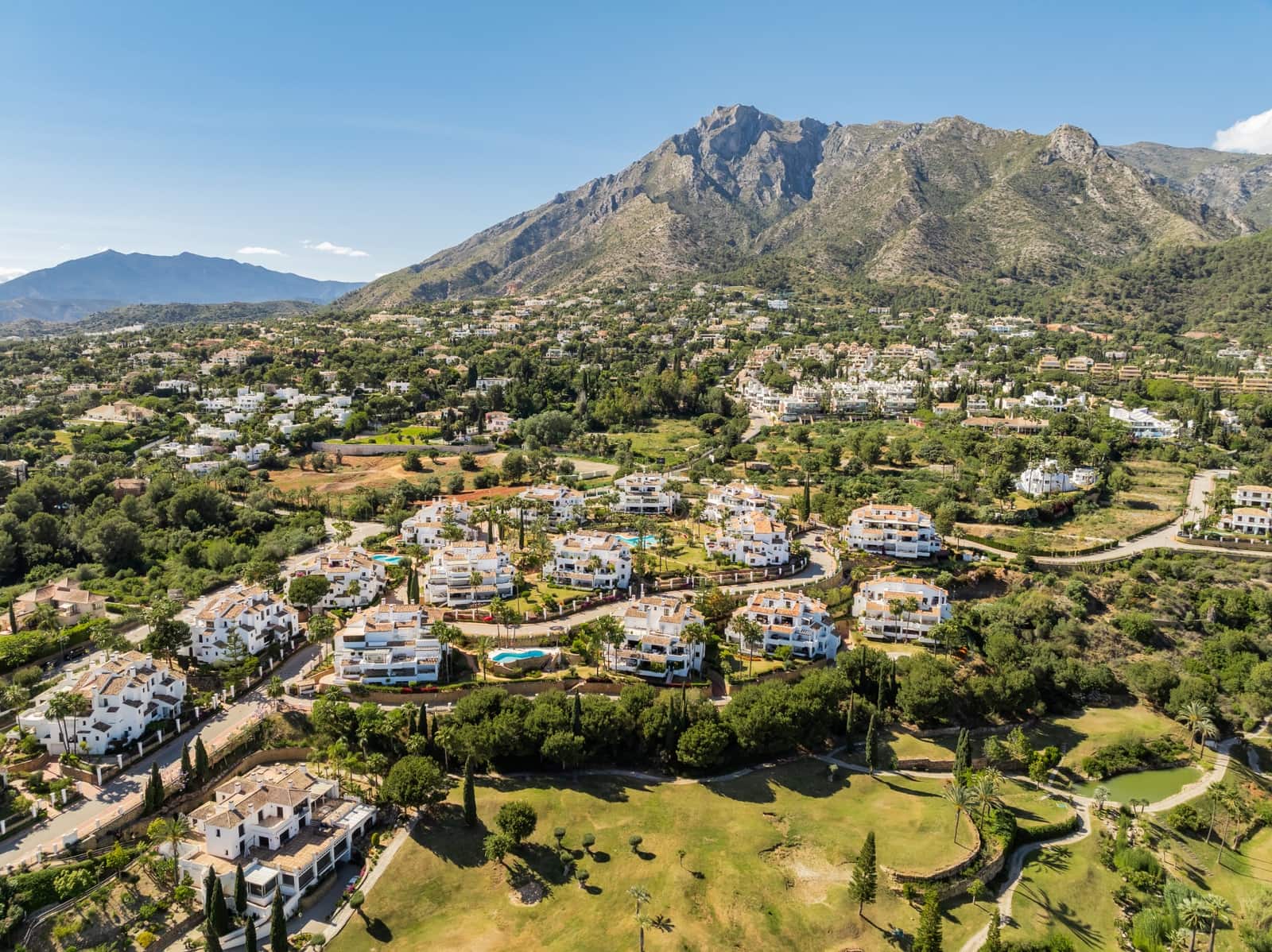 4 soveværelse Penthouse til leje i Marbella med swimmingpool garage - € 16.500 (Ref: 9667178)