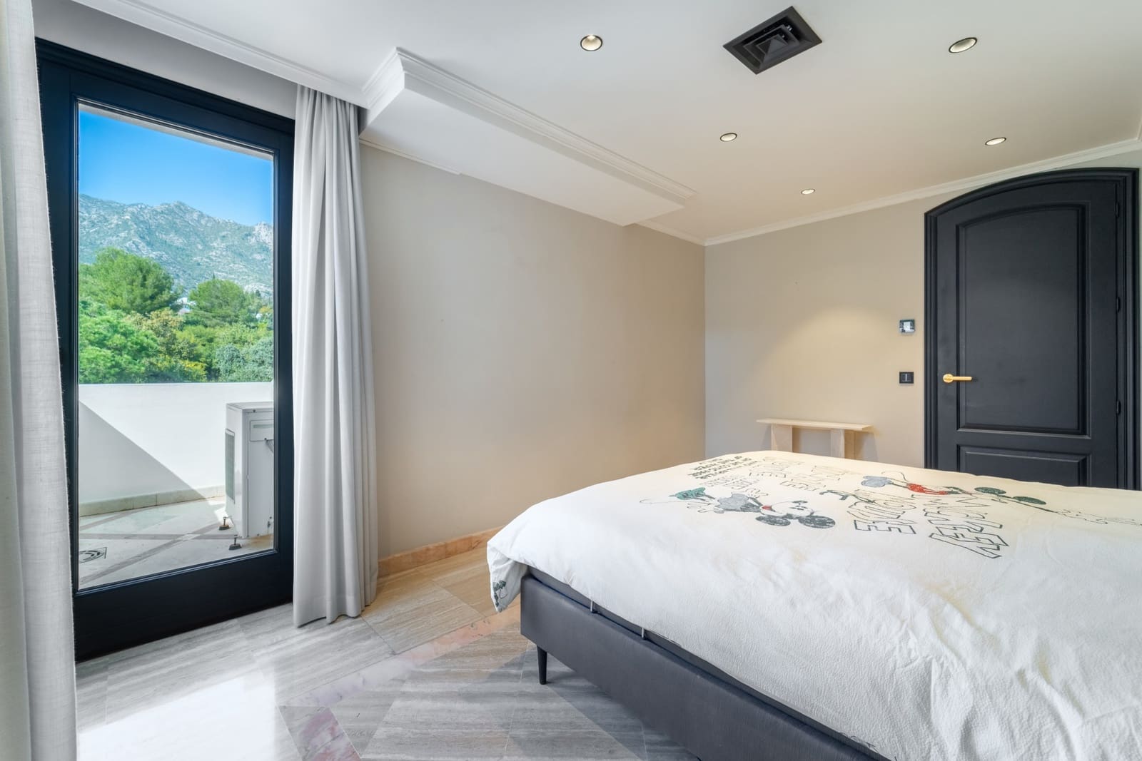 4 soveværelse Penthouse til leje i Marbella med swimmingpool garage - € 16.500 (Ref: 9667178)