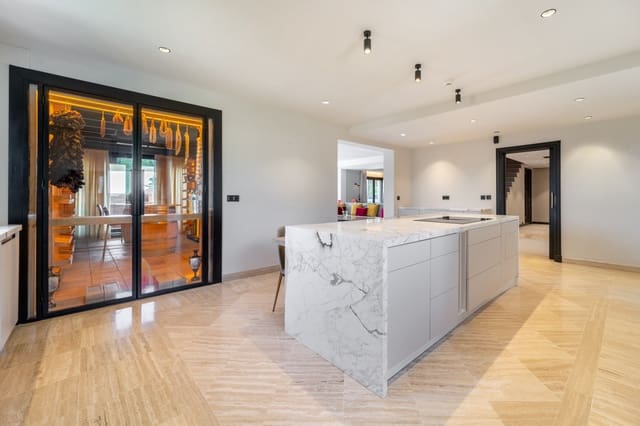 4 soveværelse Penthouse til leje i Marbella med swimmingpool garage - € 16.500 (Ref: 9667178)