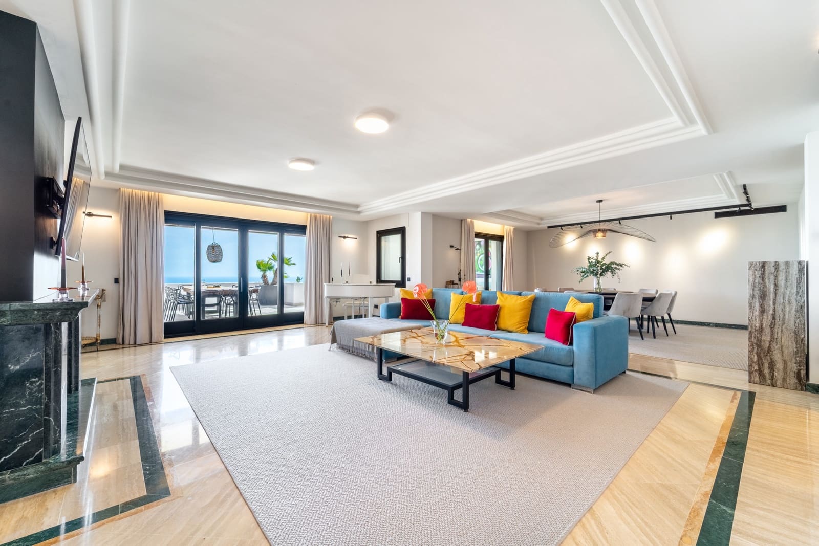 4 soveværelse Penthouse til leje i Marbella med swimmingpool garage - € 16.500 (Ref: 9667178)