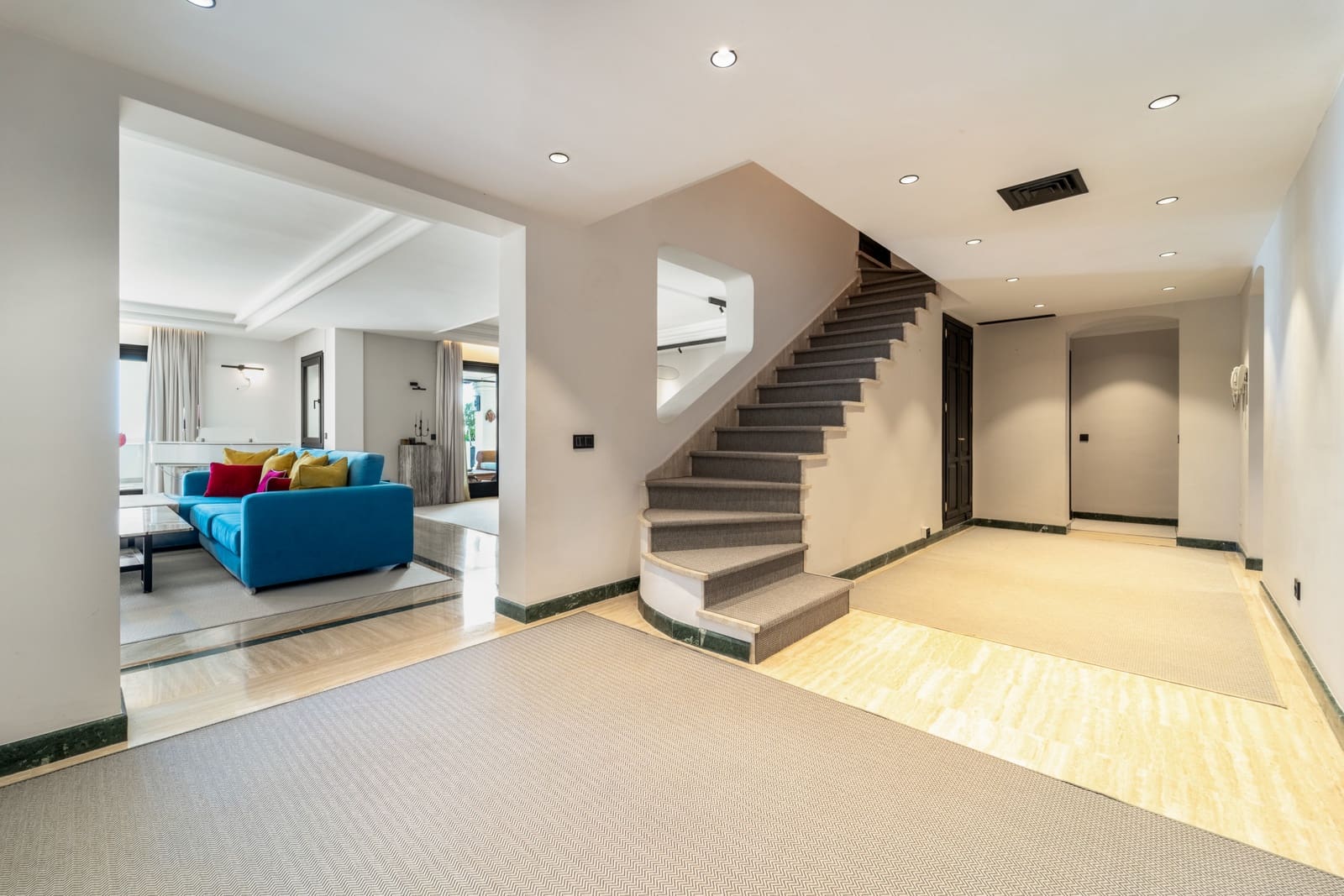 4 soveværelse Penthouse til leje i Marbella med swimmingpool garage - € 16.500 (Ref: 9667178)