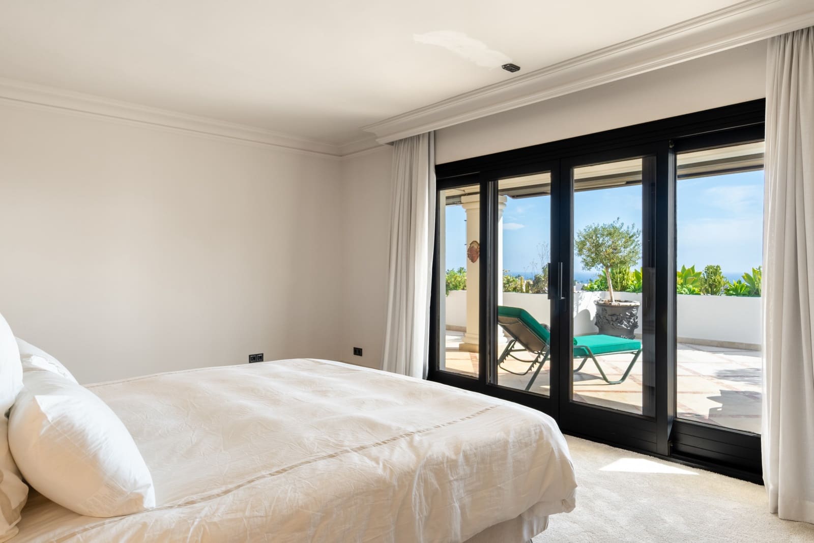 4 soveværelse Penthouse til leje i Marbella med swimmingpool garage - € 16.500 (Ref: 9667178)