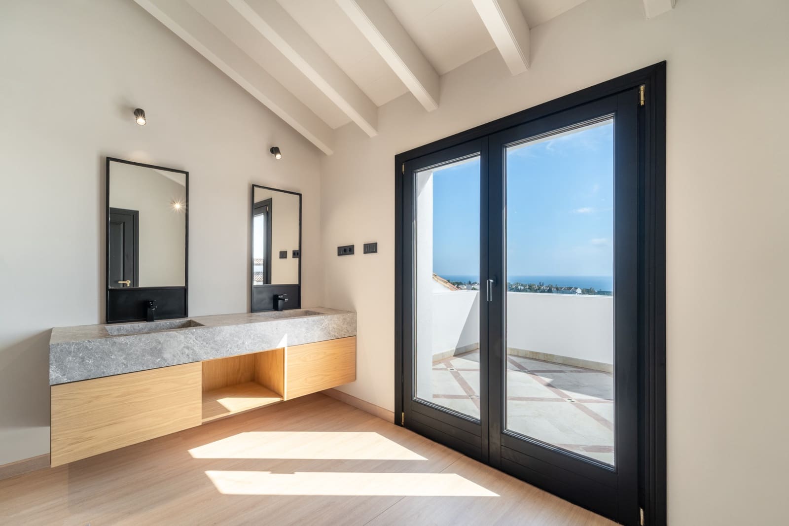 4 soveværelse Penthouse til leje i Marbella med swimmingpool garage - € 16.500 (Ref: 9667178)