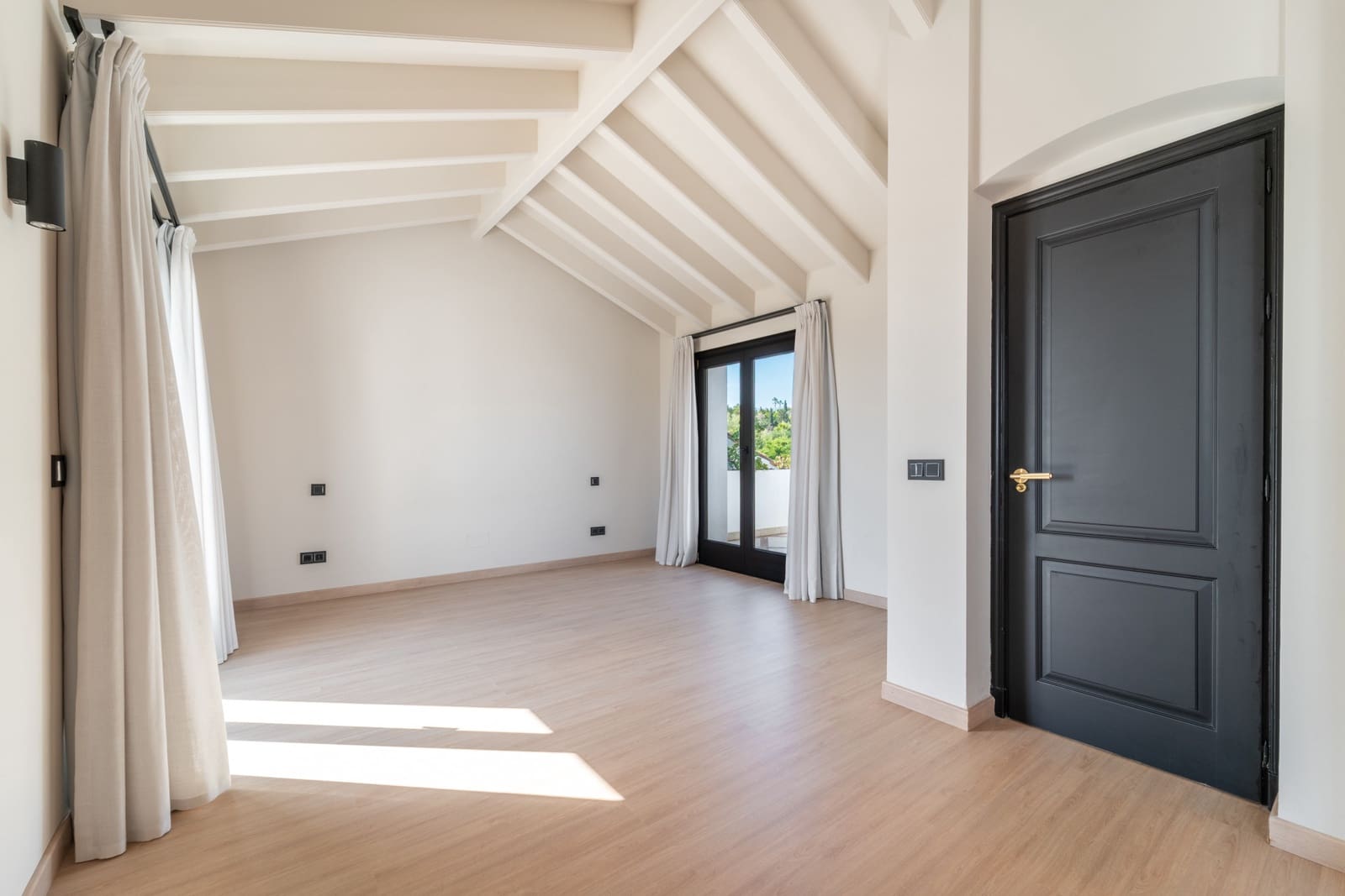4 soveværelse Penthouse til leje i Marbella med swimmingpool garage - € 16.500 (Ref: 9667178)