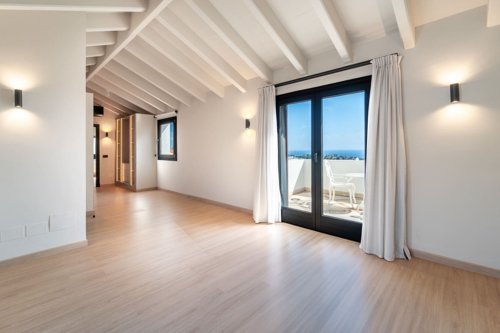 4 soveværelse Penthouse til leje i Marbella med swimmingpool garage - € 16.500 (Ref: 9667178)