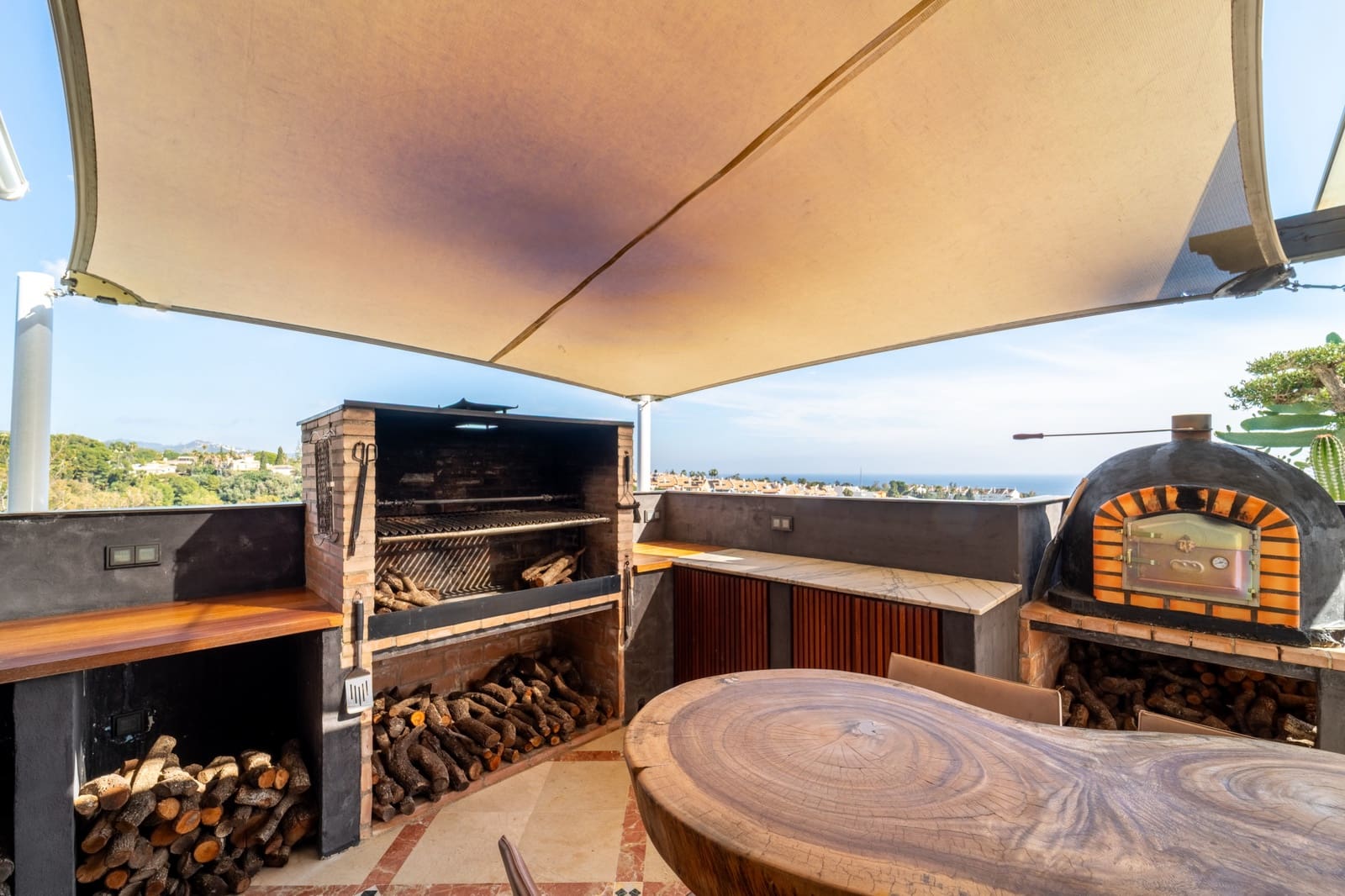 4 soveværelse Penthouse til leje i Marbella med swimmingpool garage - € 16.500 (Ref: 9667178)