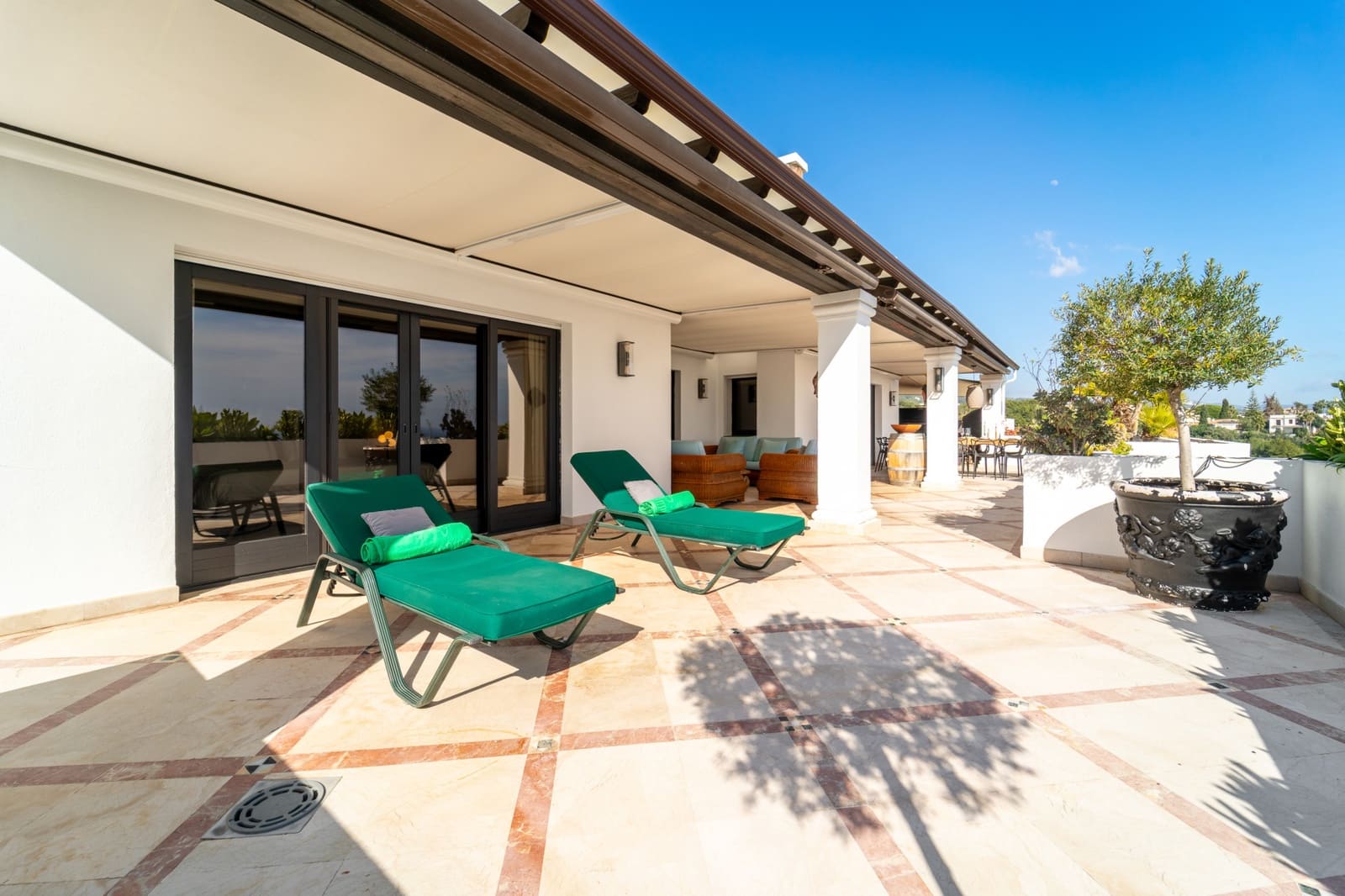 4 soveværelse Penthouse til leje i Marbella med swimmingpool garage - € 16.500 (Ref: 9667178)