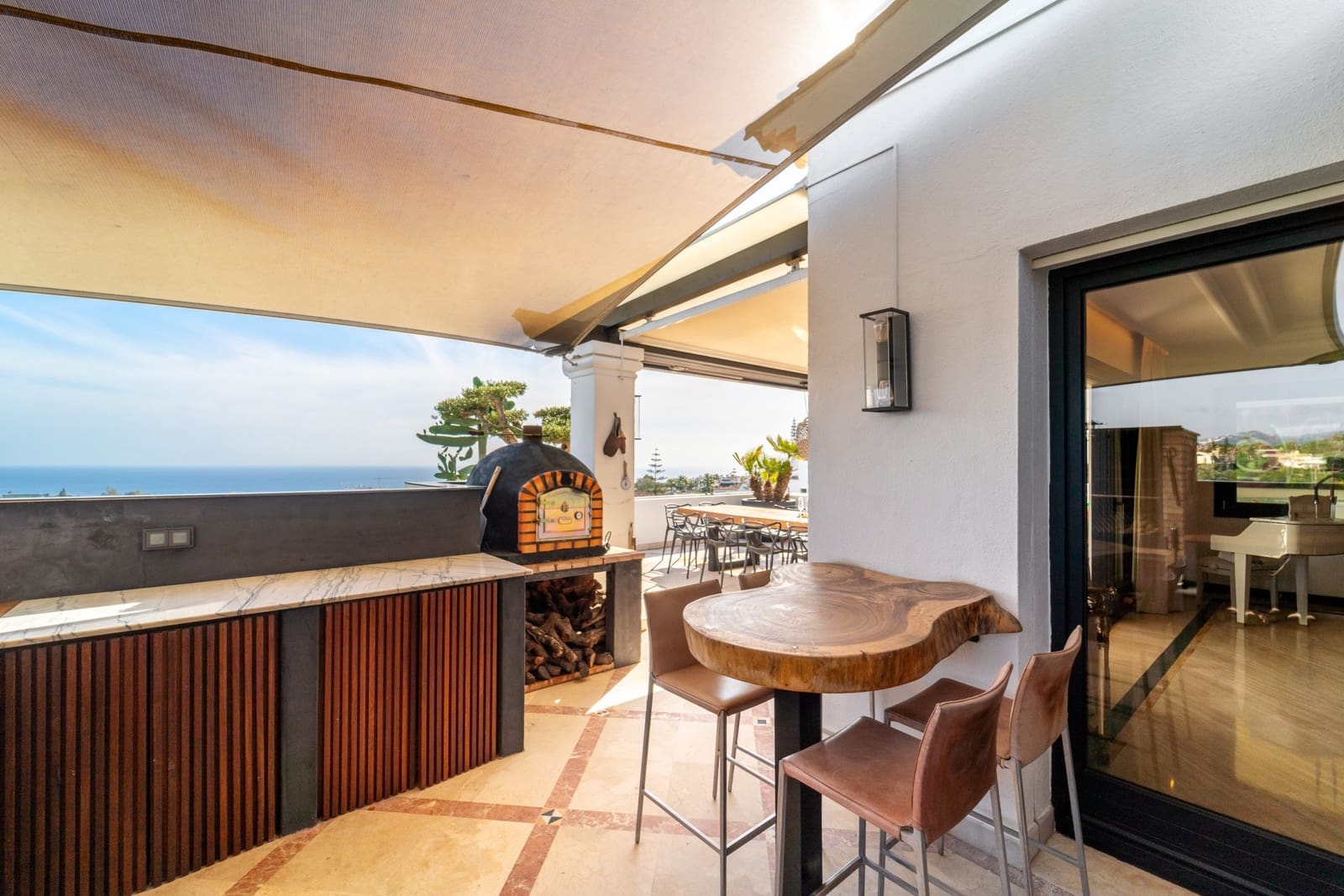 4 soveværelse Penthouse til leje i Marbella med swimmingpool garage - € 16.500 (Ref: 9667178)