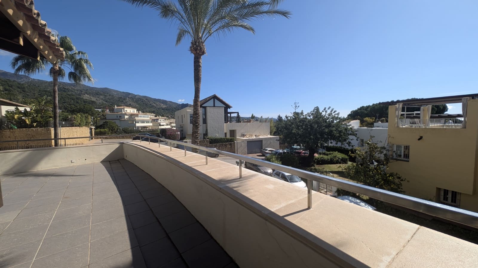 2 soveværelse Lejlighed til leje i Marbella med swimmingpool garage - € 5.000 (Ref: 9672453)