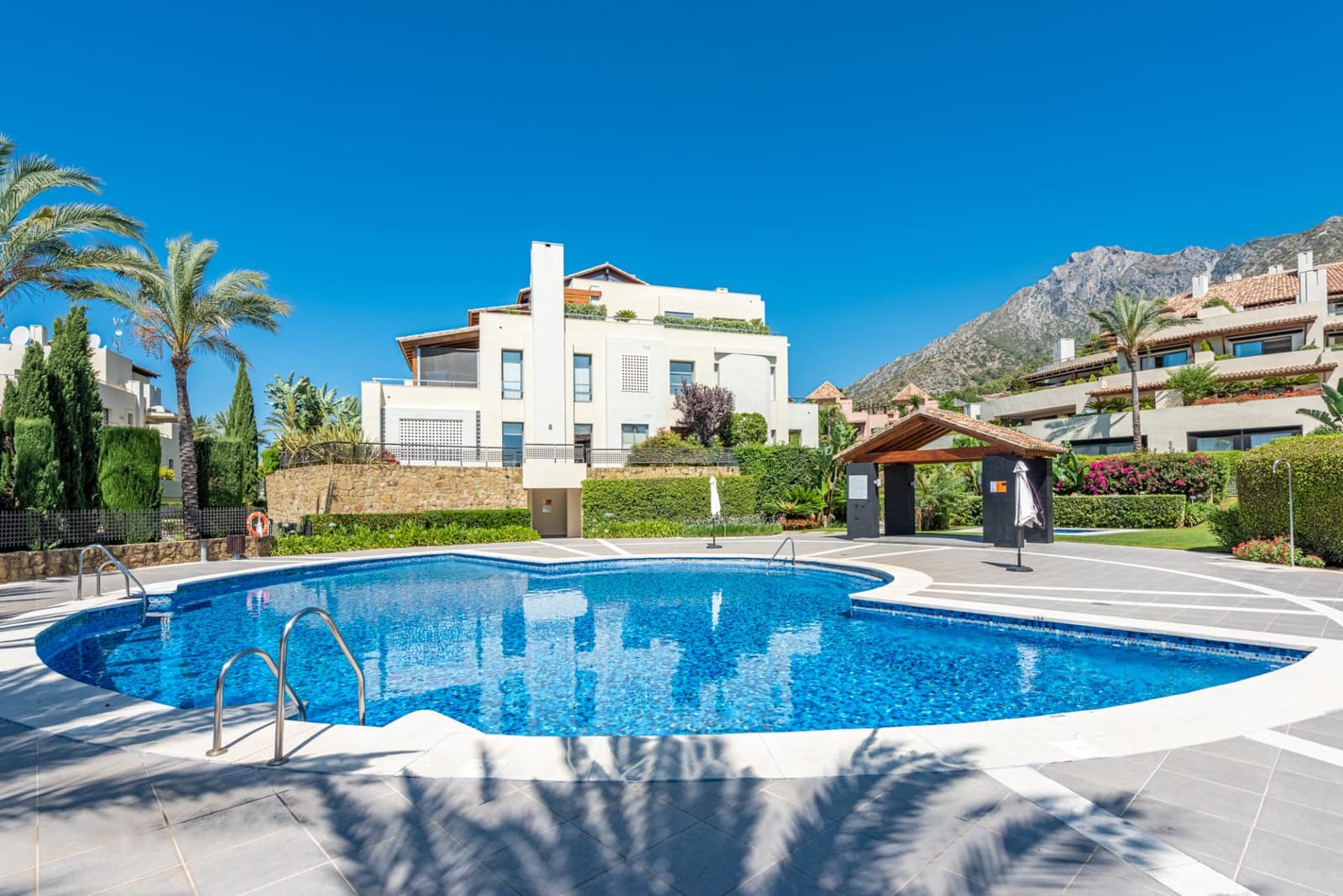 2 soveværelse Lejlighed til leje i Marbella med swimmingpool garage - € 5.000 (Ref: 9672453)