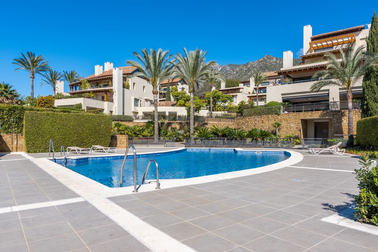 2 soveværelse Lejlighed til leje i Marbella med swimmingpool garage - € 5.000 (Ref: 9672453)