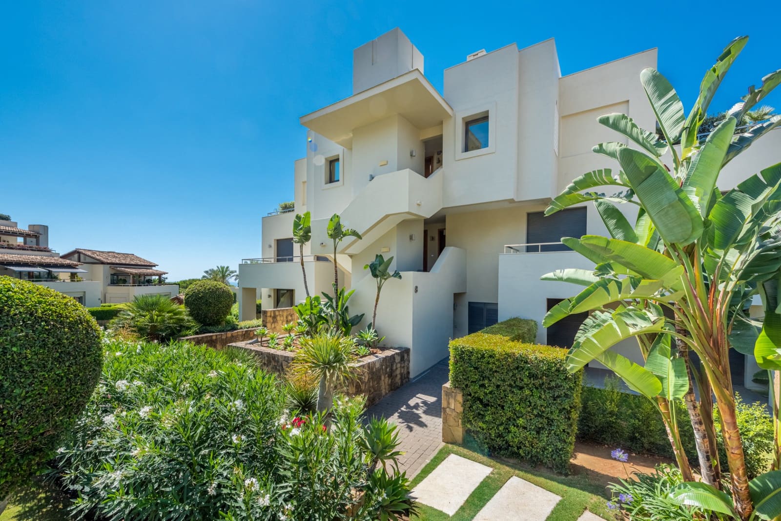 2 soveværelse Lejlighed til leje i Marbella med swimmingpool garage - € 5.000 (Ref: 9672453)