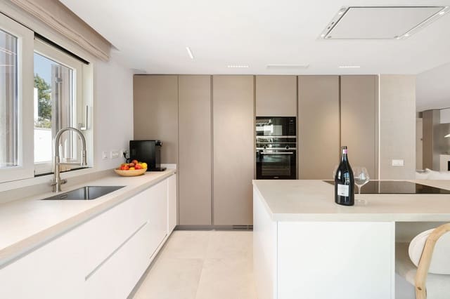 3 bedroom Penthouse for sale in Marbella with pool garage - € 3,895,000 (Ref: 9677062)